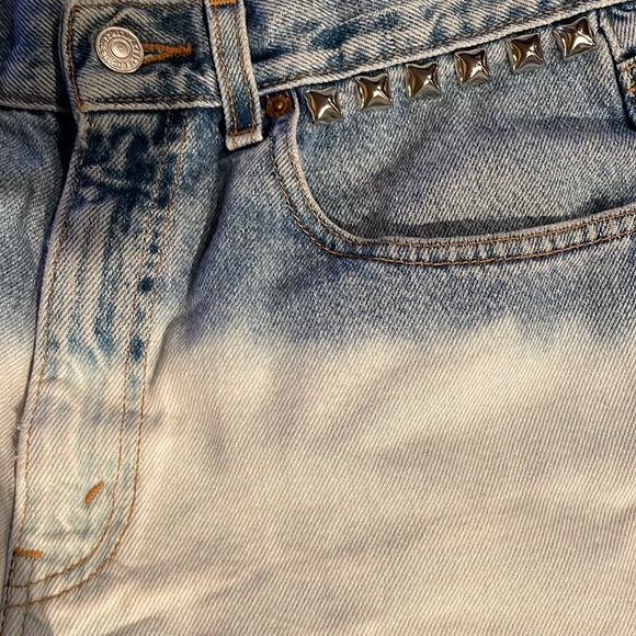 Embellished Levi’s shorts - Picture 5 of 6